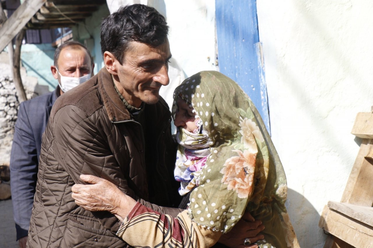Öldü Sandığı Oğluna 15 Yıl Sonra Kavuştu
