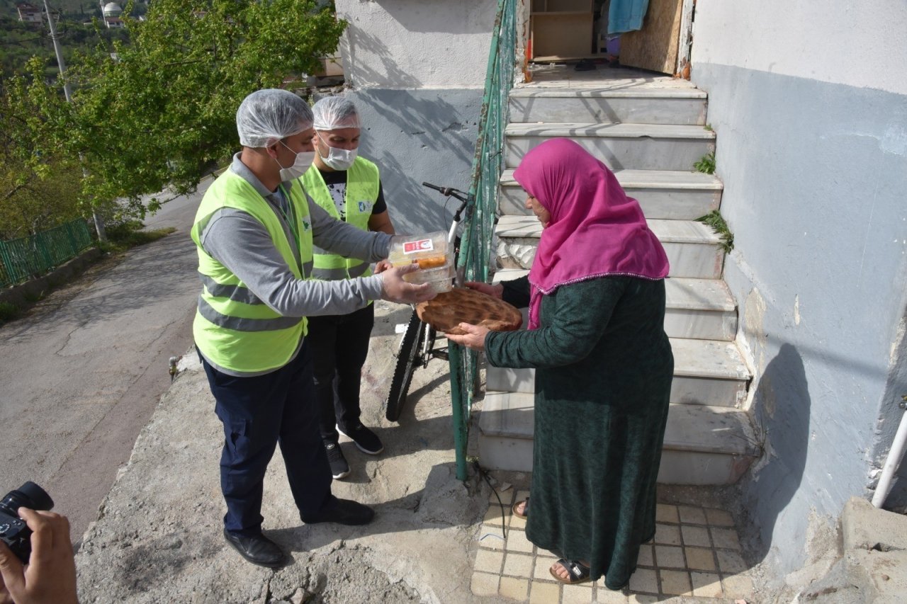 İ̇zmit Belediyesi’den Ramazan Yardımı