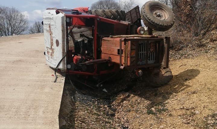 Köy Muhtarlarından Kazalara Sebep Olan Beton Yola Tepki