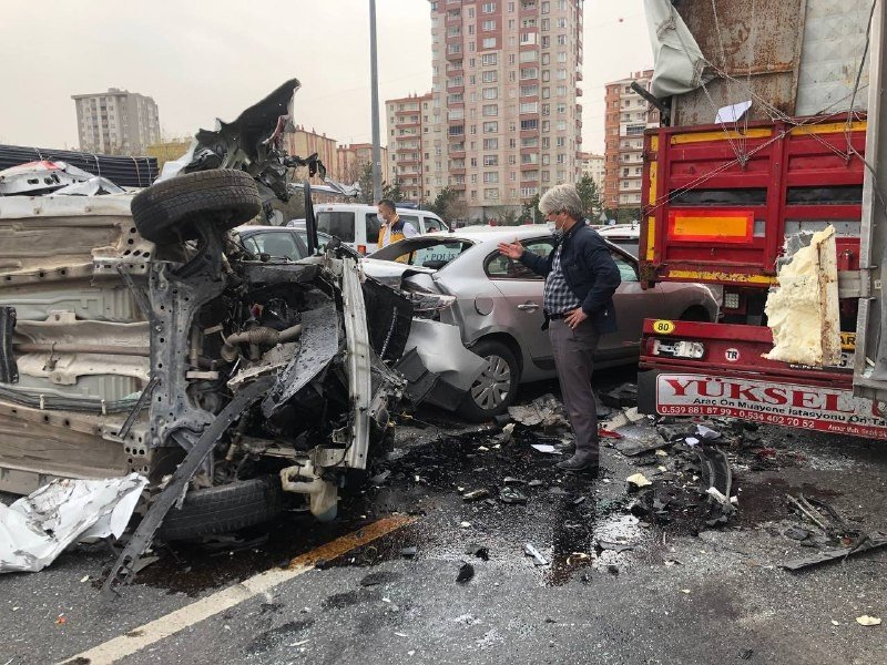 Zincirleme Kazada Ortalık Savaş Alanına Döndü