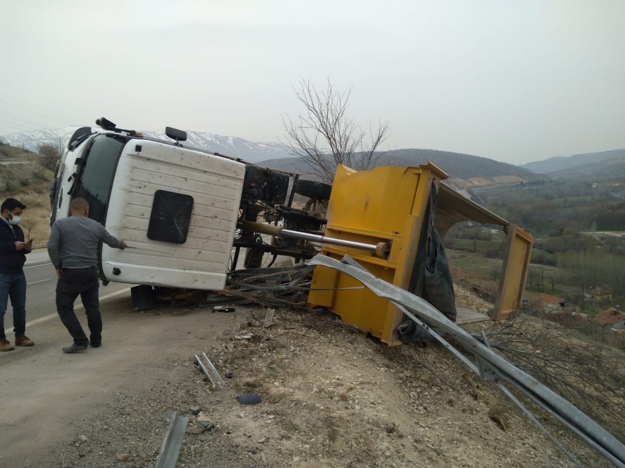 Malatya’da Hafriyat Kamyonu Devrildi: 1 Yaralı