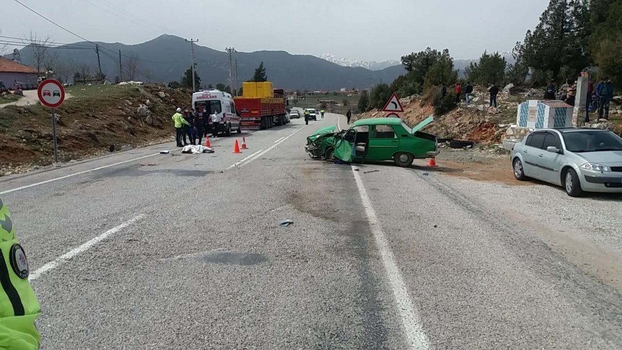 Seydikemer’de Otomobil, Tırla Çarpıştı: 1 Ölü