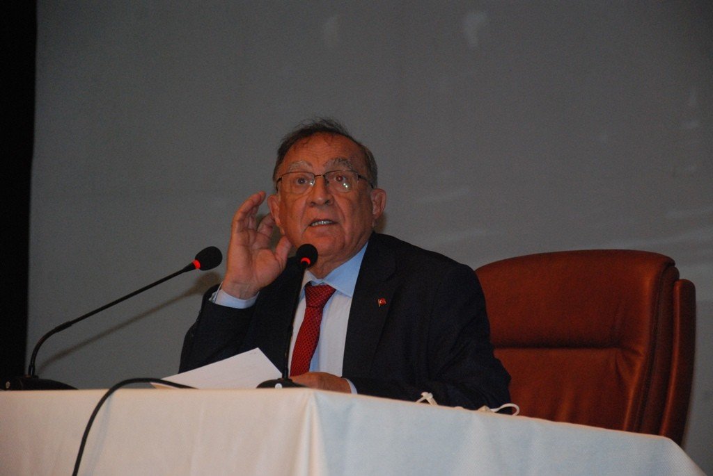 Akay: "görünmez Düşmana Karşı Popülist Söylemlerden Kaçınmalıyız"