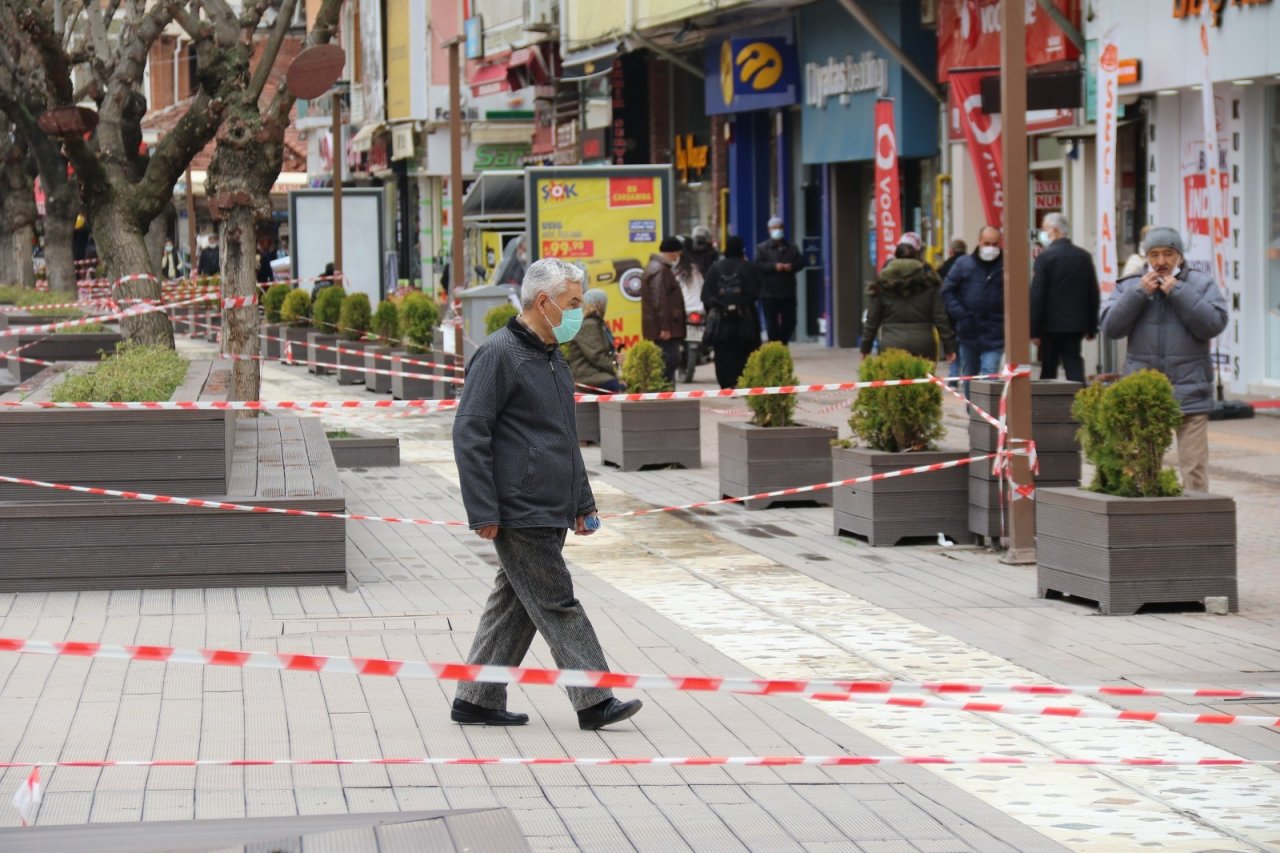 Eskişehir’de Yoğunluk Oluşturan Parklar Kapatıldı