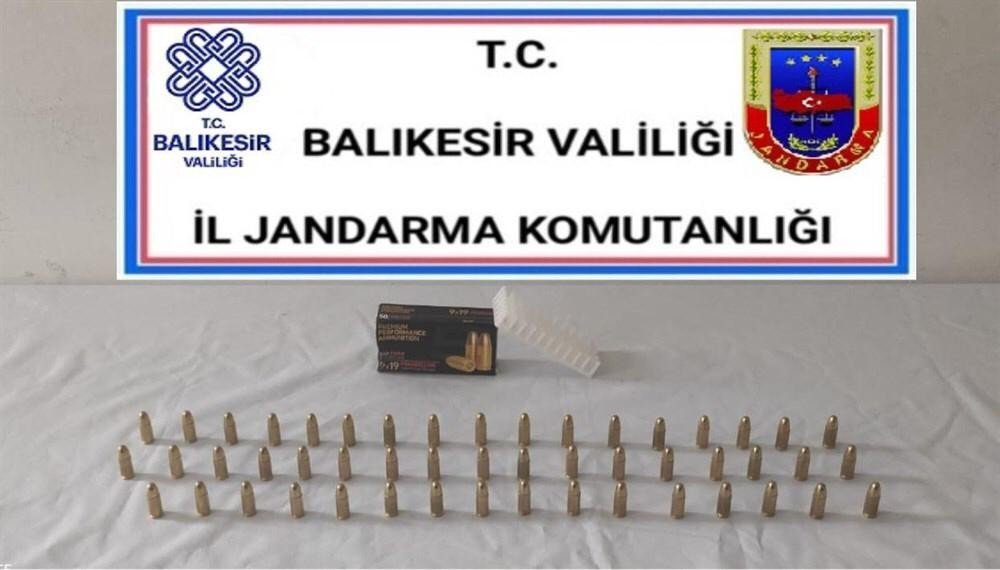 Balıkesir’de Jandarmadan 18 Aranan Şahsa Gözaltı