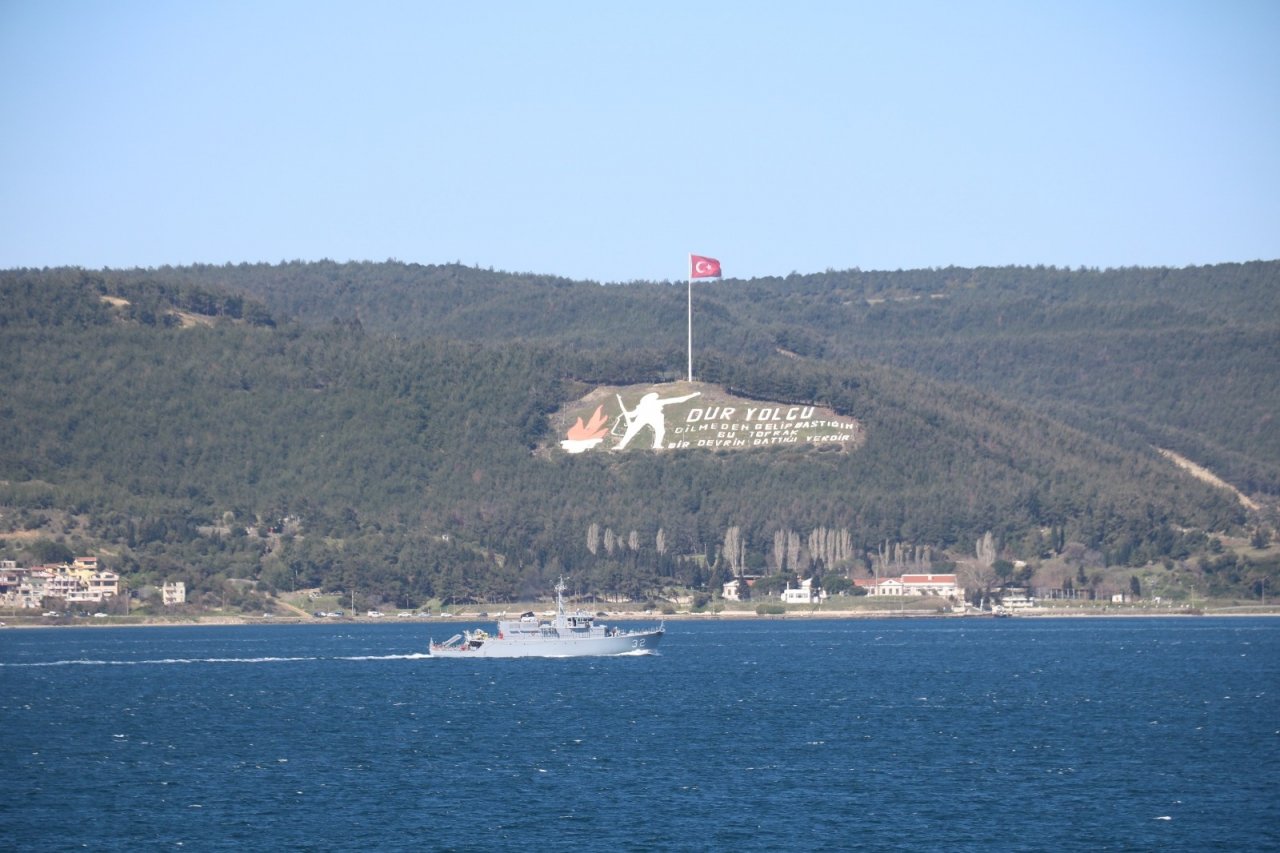 Bulgar Mayın Avcı Gemisi Çanakkale Boğazı’ndan Geçti
