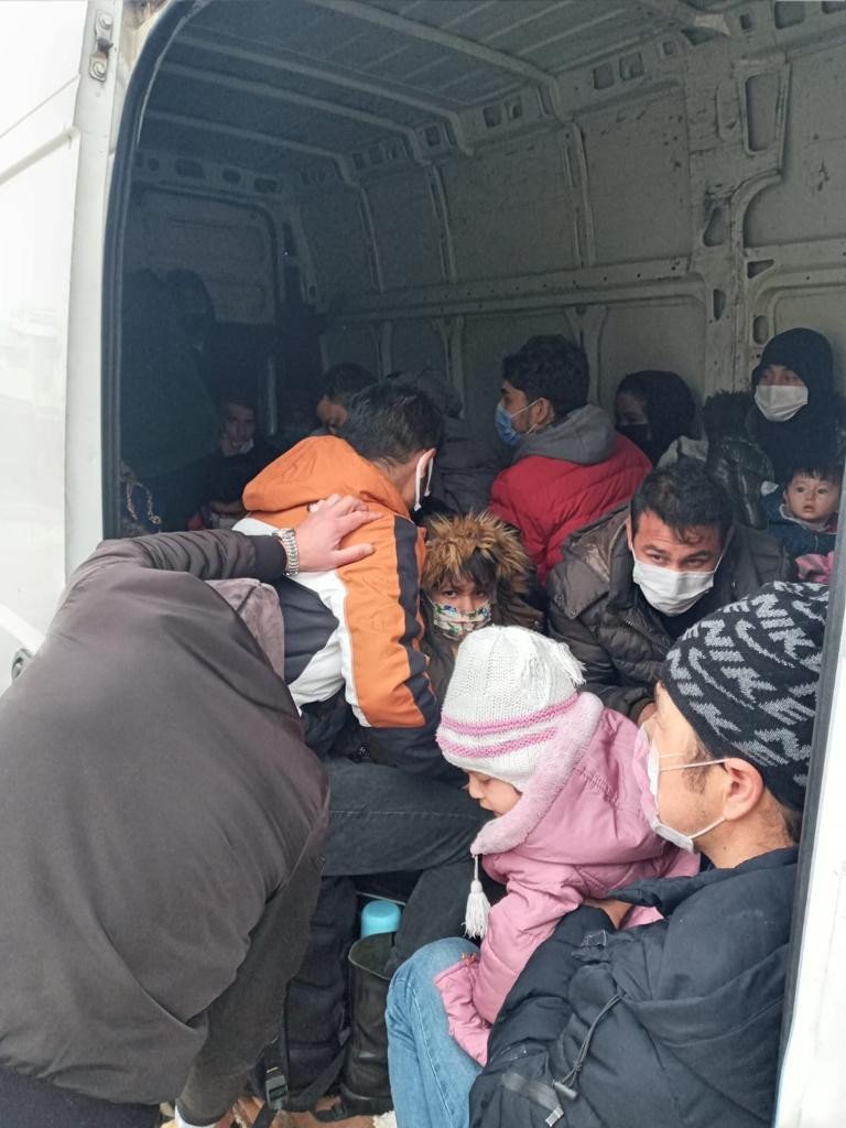 Çanakkale’de 38 Düzensiz Göçmen Yakalandı, 2 Organizatör Tutuklandı