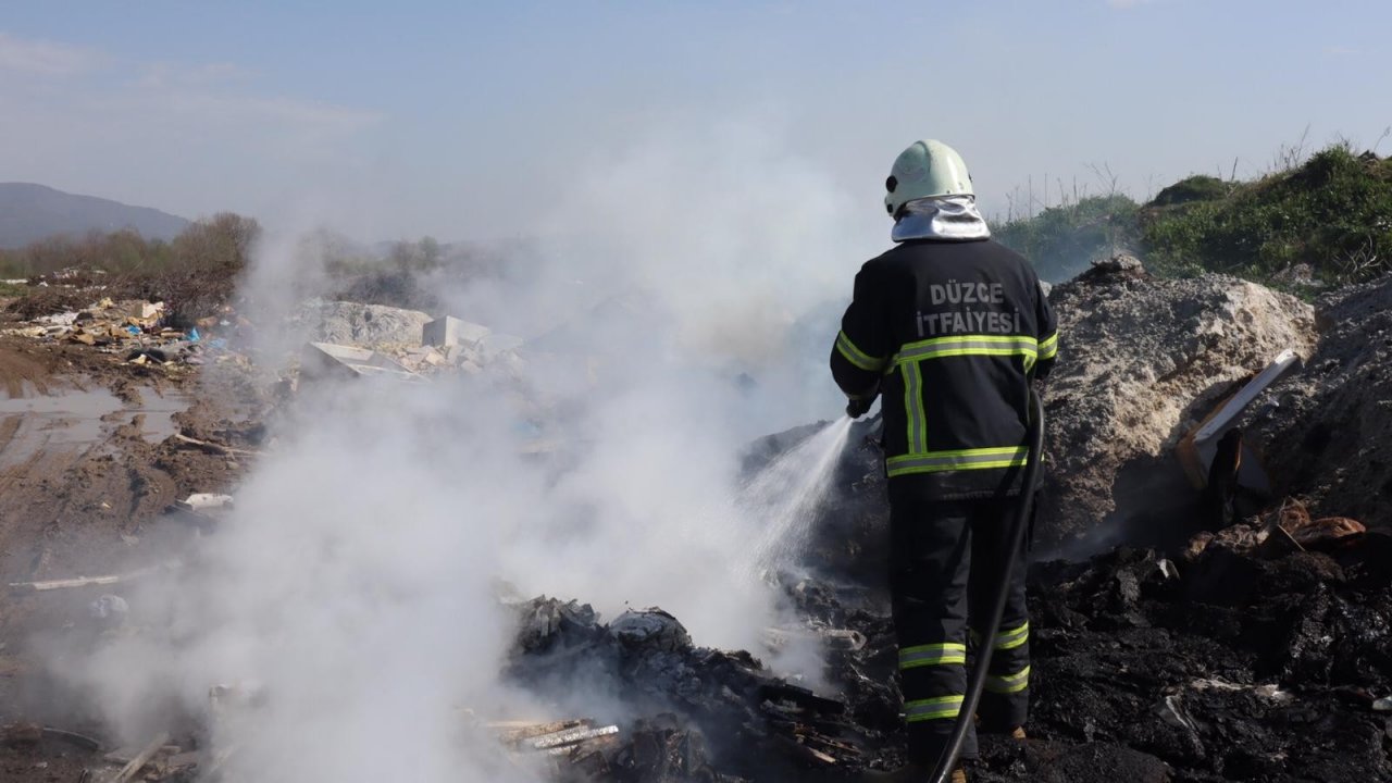 İ̇tfaiyeden Çöp Yangınına Anında Müdahale
