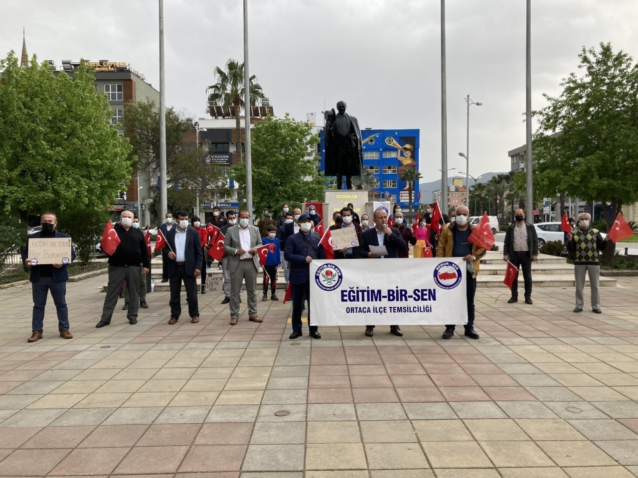 Ortaca’da Eğitim Bir-sen’den Emekli Amirallerin Açıklamasına Tepki