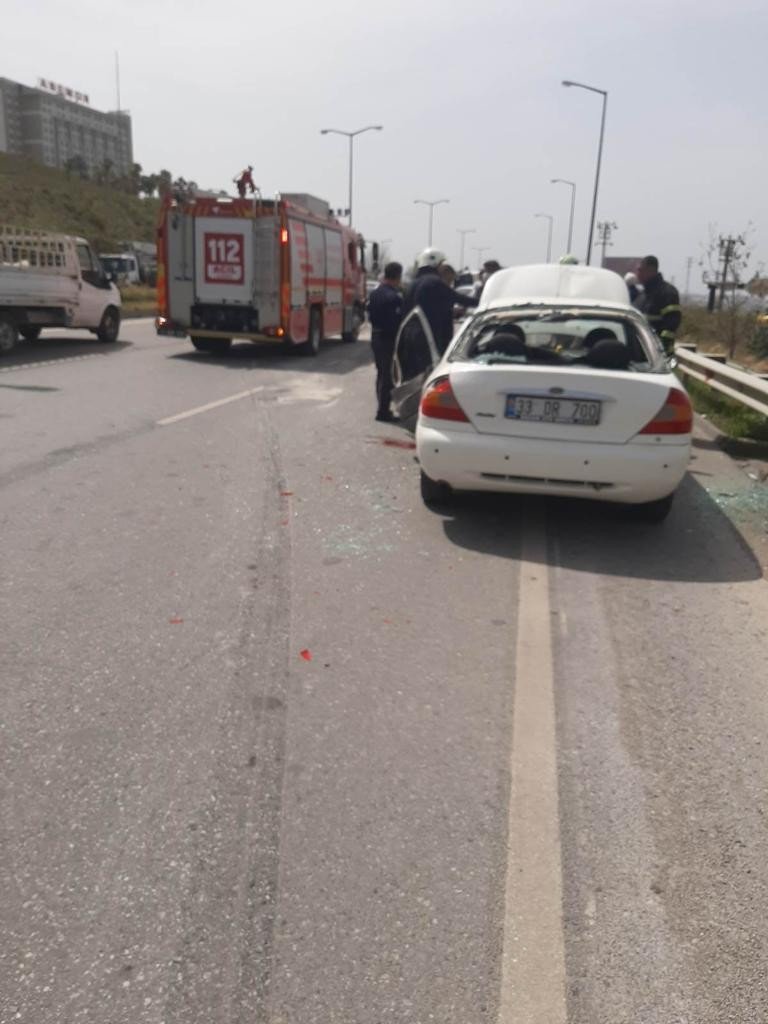 Hatay’da Beton Mikseri Otomobile Çarptı: 1 Ölü