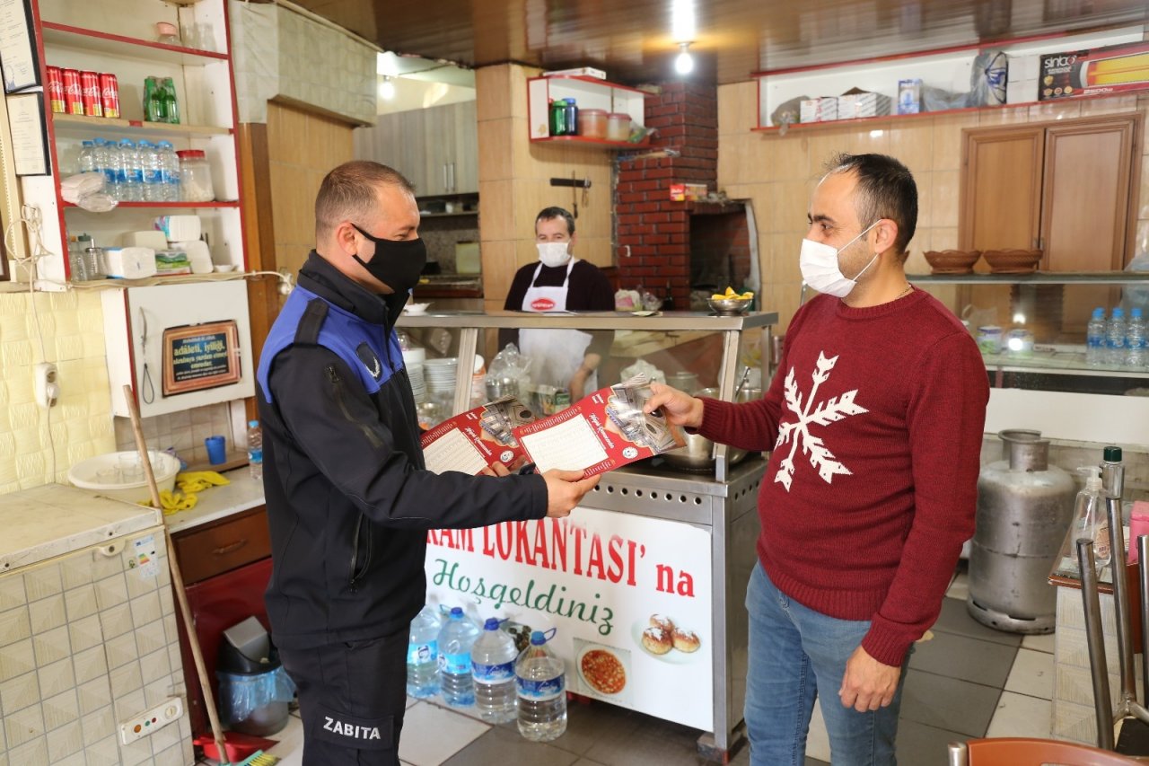 Burhaniye’de İmsakiyeler Dağıtılmaya Başlandı