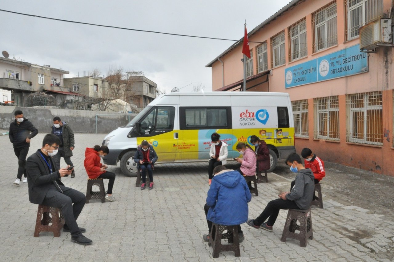 Şırnak’ta Eba Mobil Destek Aracı Köy Yollarında