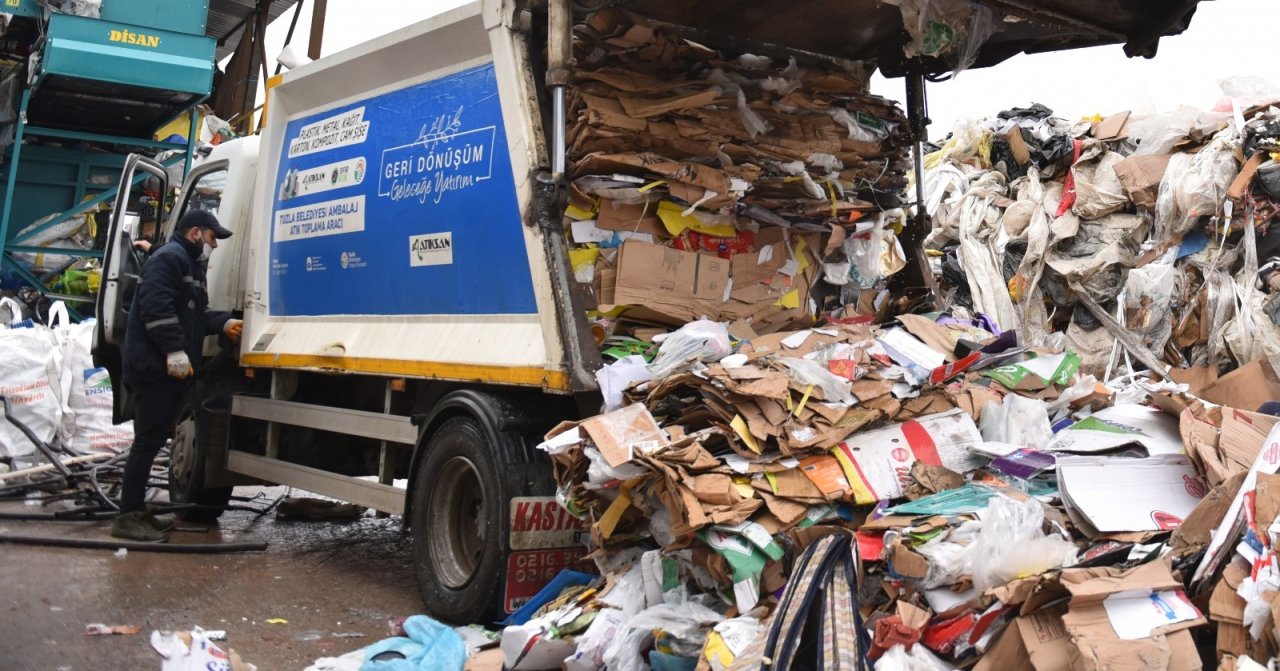 Tuzla’da Her Gün 40 Ton Atık Geri Dönüşüme Kazandırılıyor