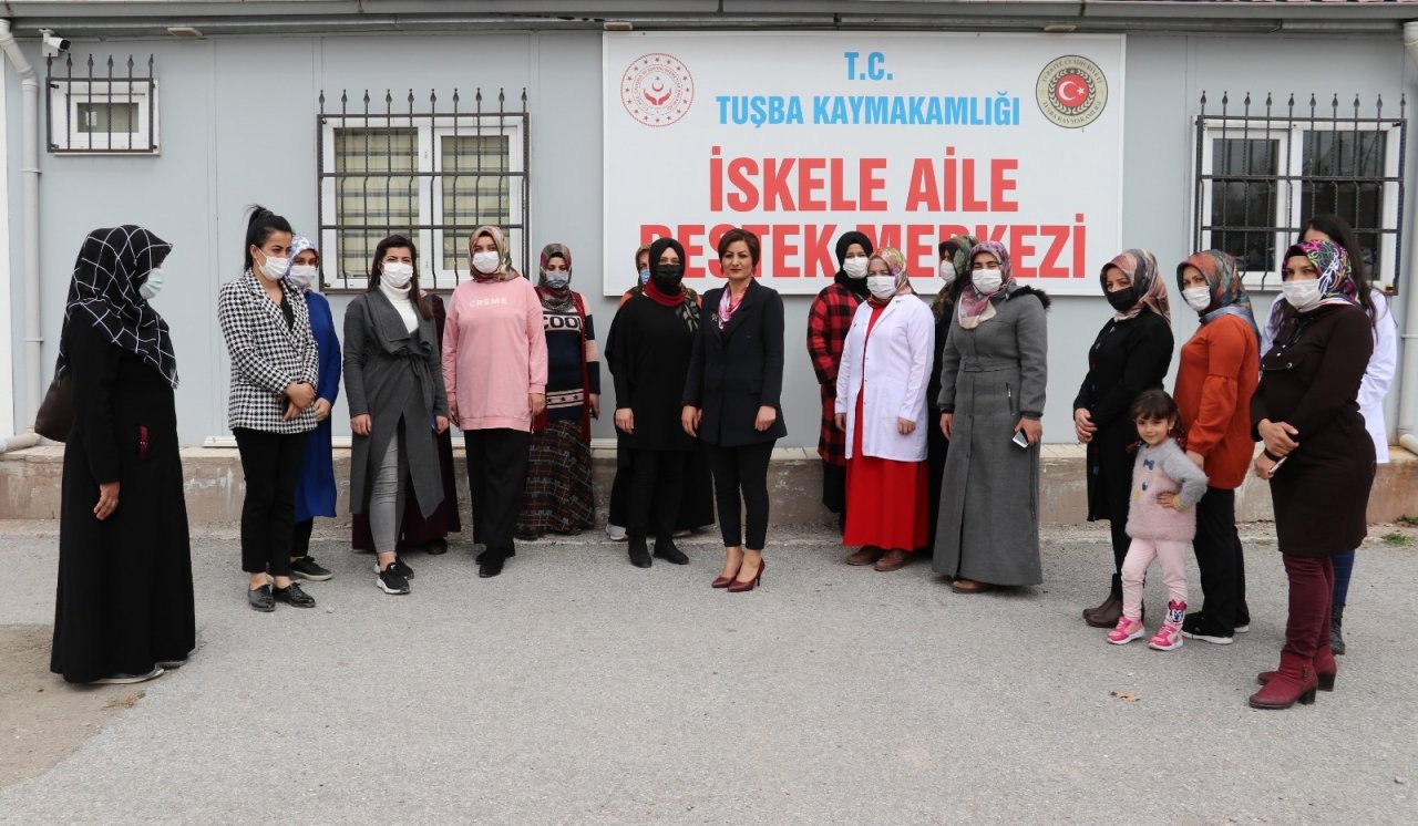 Vanlı Kadınlar Adem İle Sosyalleşiyorlar
