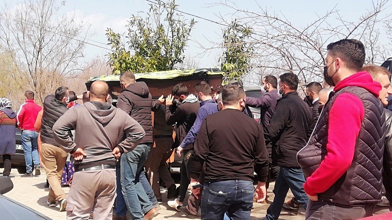 Göçükte Ölen Madenci Gözyaşlarıyla Toprağa Verildi