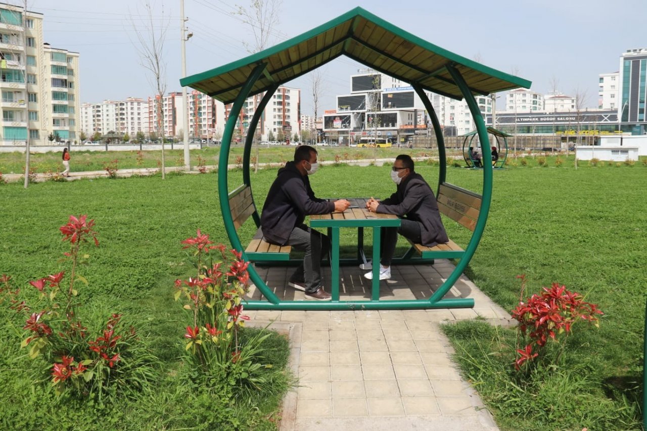Bağlar’da Parklar Yaşama Renk Katıyor