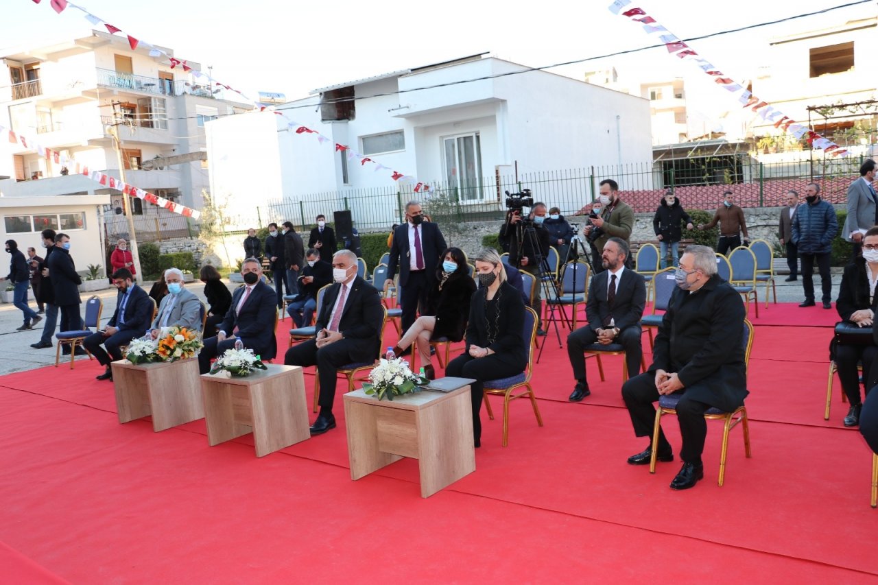 Bakan Ersoy, Ti̇ka’nın Restore Ettiği Gjirokastra Öğrenci Yurdu’nun Açılışına Katıldı