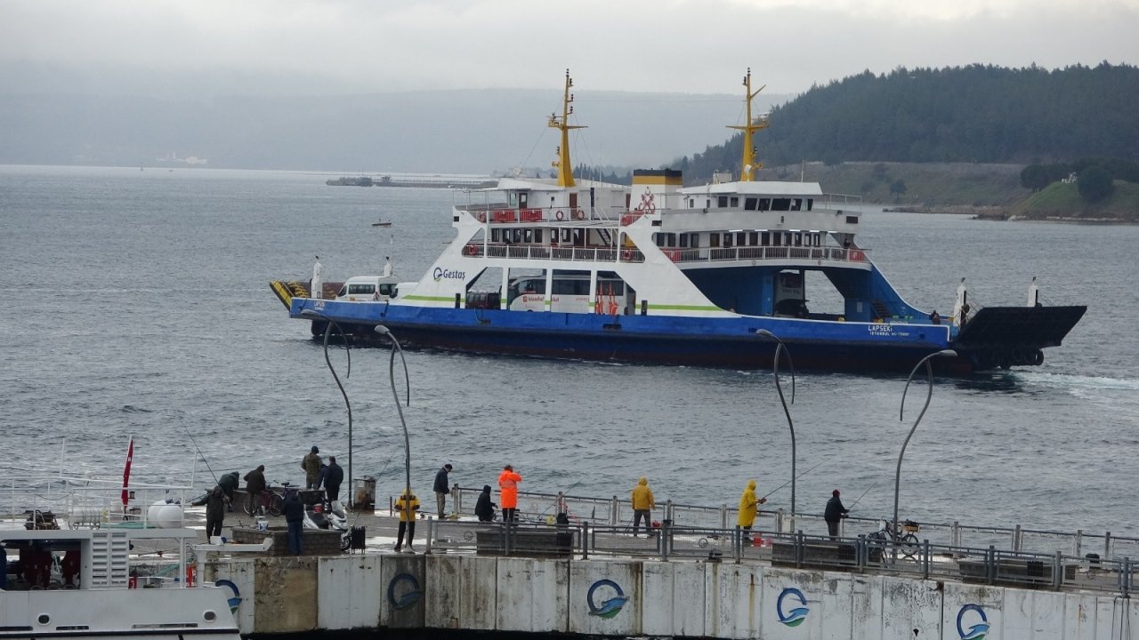 Bozcaada’ya Feribot Seferleri Yapılamıyor