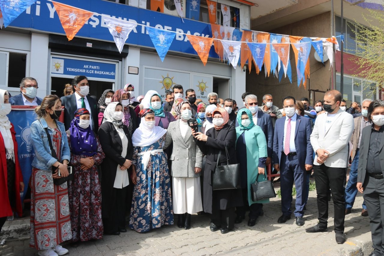 Diyarbakır’da Ak Parti’ye Dev Katılım: 400 Kişi Ak Parti’li Oldu