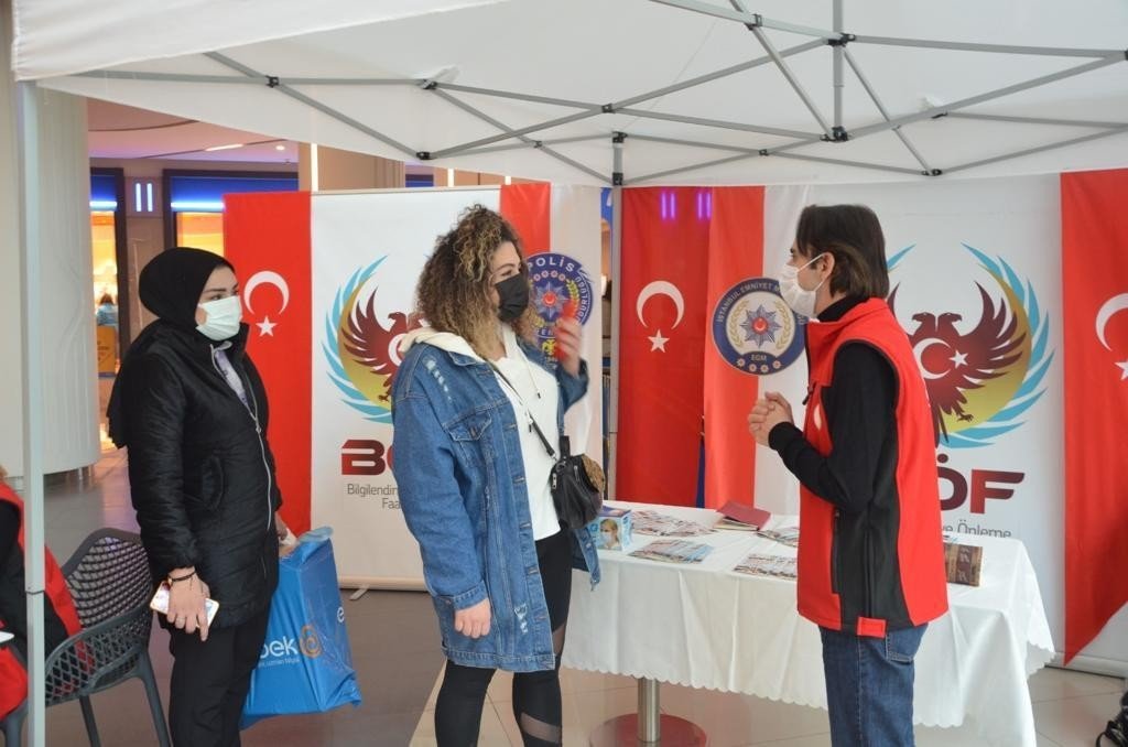 İ̇stanbul Terörle Mücadele Şubesi, Terör Örgütlerine Karşı Vatandaşları Bilgilendiriyor: 84 Bine Yakın Aileyle Temas Kuruldu