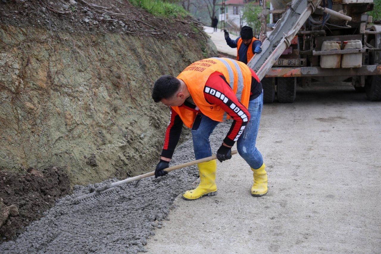 Fatsa Belediyesi Beton Yollarda ‘v’ Kanal Çalışması Başlattı