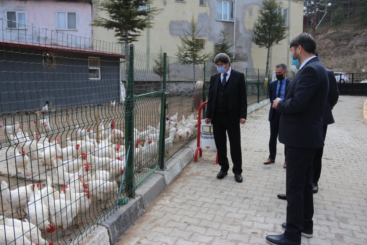 Öğretmenler Yumurta Satarak 18 Öğrenciye Burs Sağladı