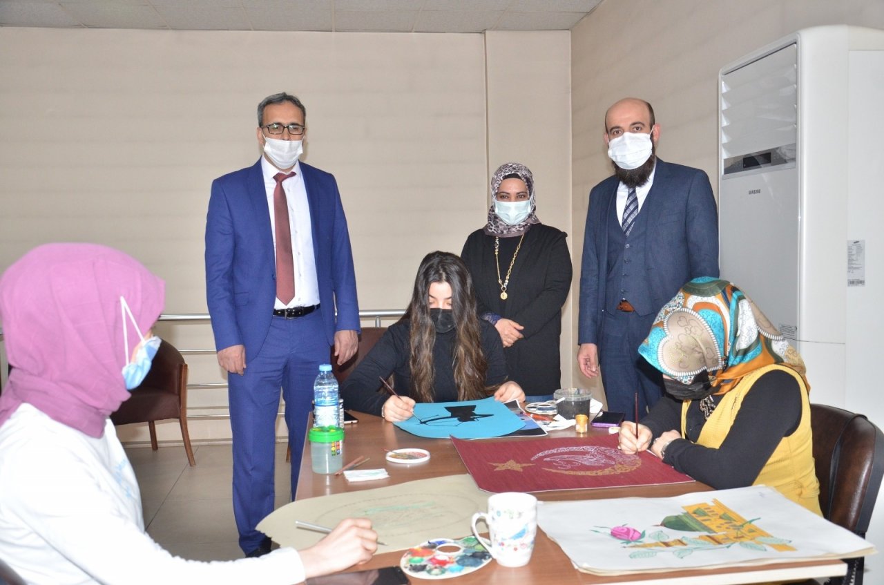 Milimetrik Desenler Sabırlı Dokunuşlarla Sanata Dönüşüyor