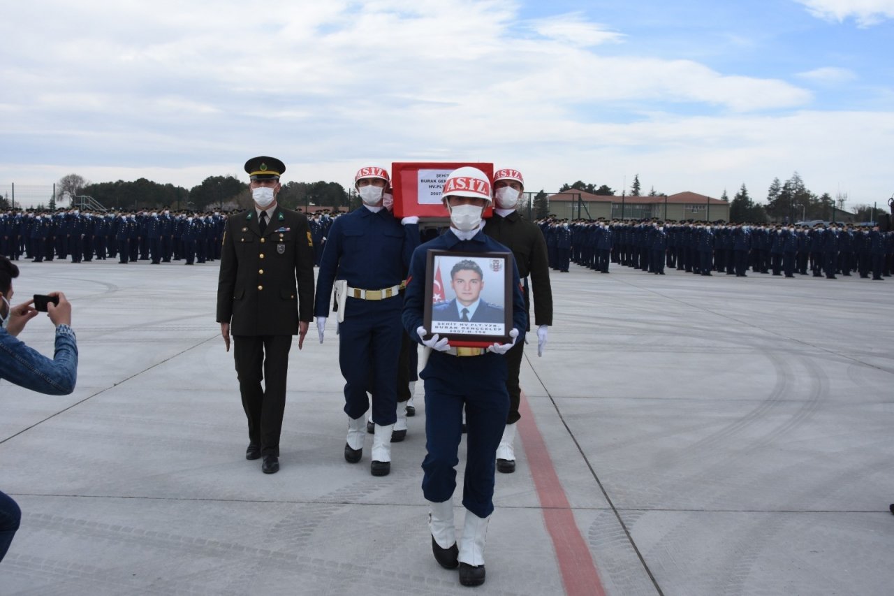 Şehit Türk Yıldızları Pilotunun Cenazesi Memleketine Uğurlandı