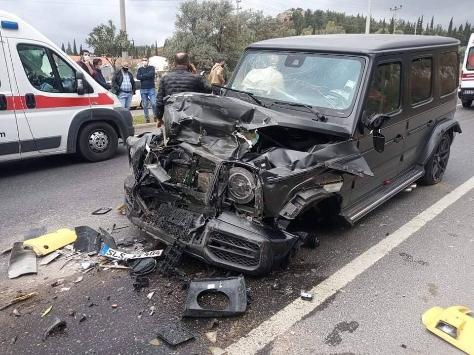 Milas’ta Lüks Cip Karşı Şeride Geçti: 3 Yaralı