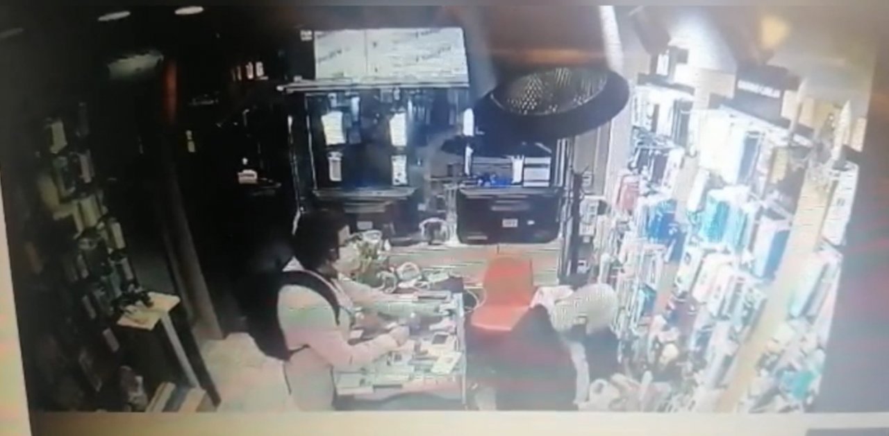İ̇stanbul’da “esnafın Kabusu” Cezayirli Telefon Hırsızı Yakalandı