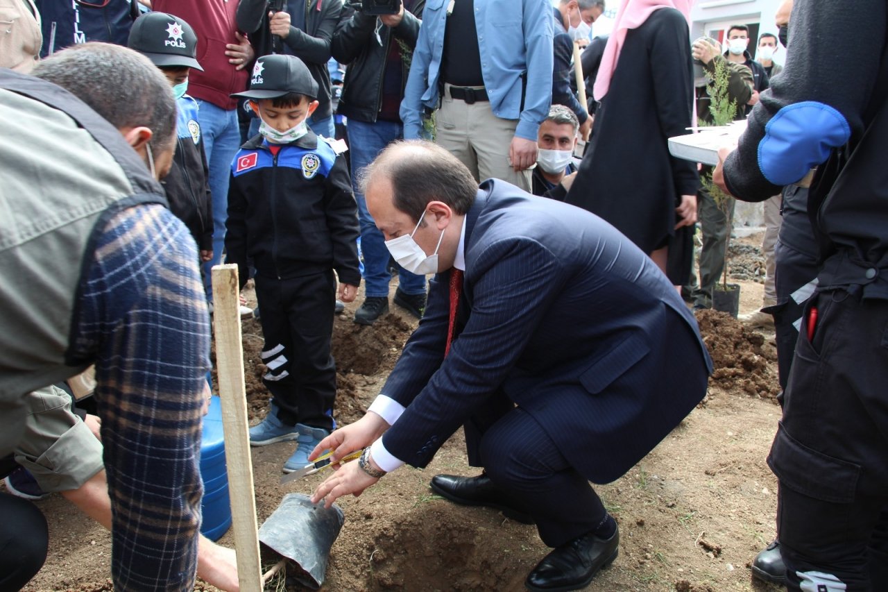 Şırnak’ta 176 Şehit Polis İçin 176 Fidan Toprakla Buluştu