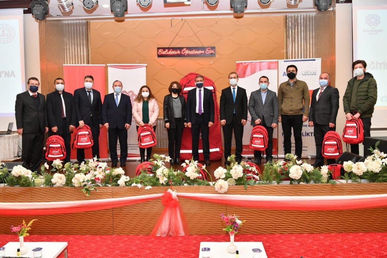 Balıkesir’de Afet Eğitmenlerinin Eğitimleri Değerlendirildi