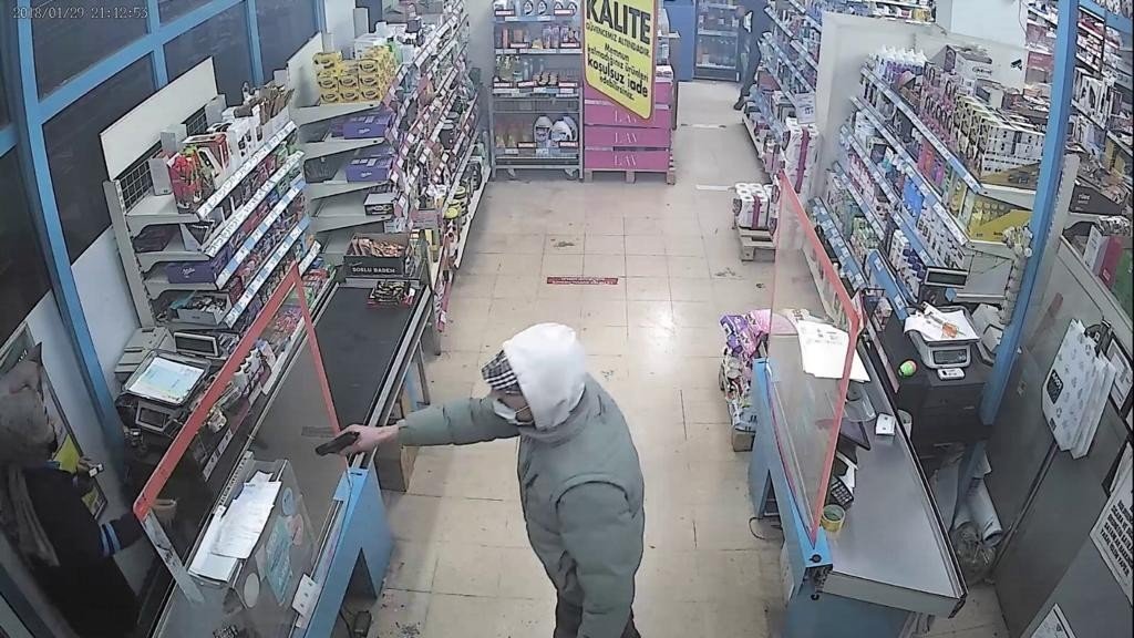 İ̇zmir’de Film Gibi Soygun Girişimi: Soygun Anları Kamerada