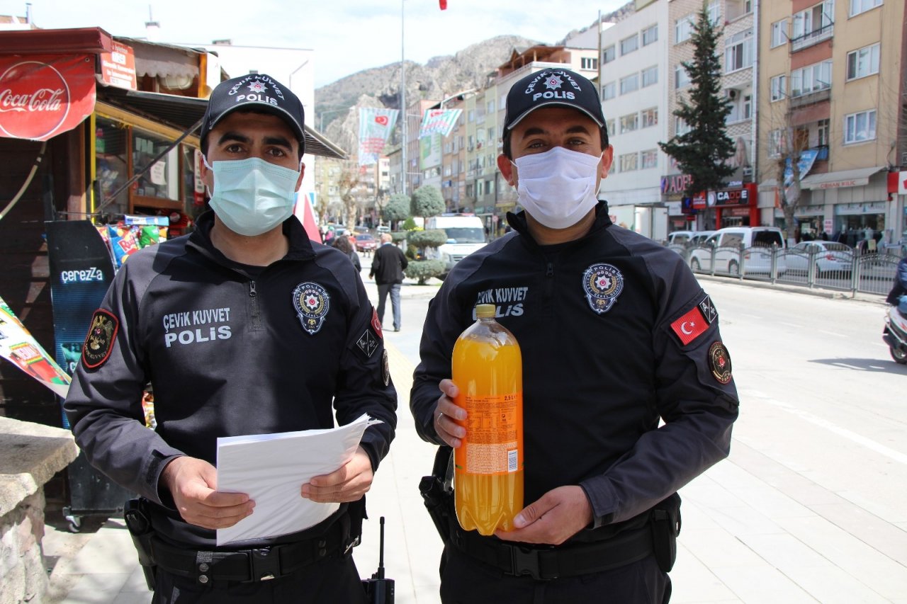 Polislerden Hes Kodu Sorgularken Yürekleri Isıtan Davranış