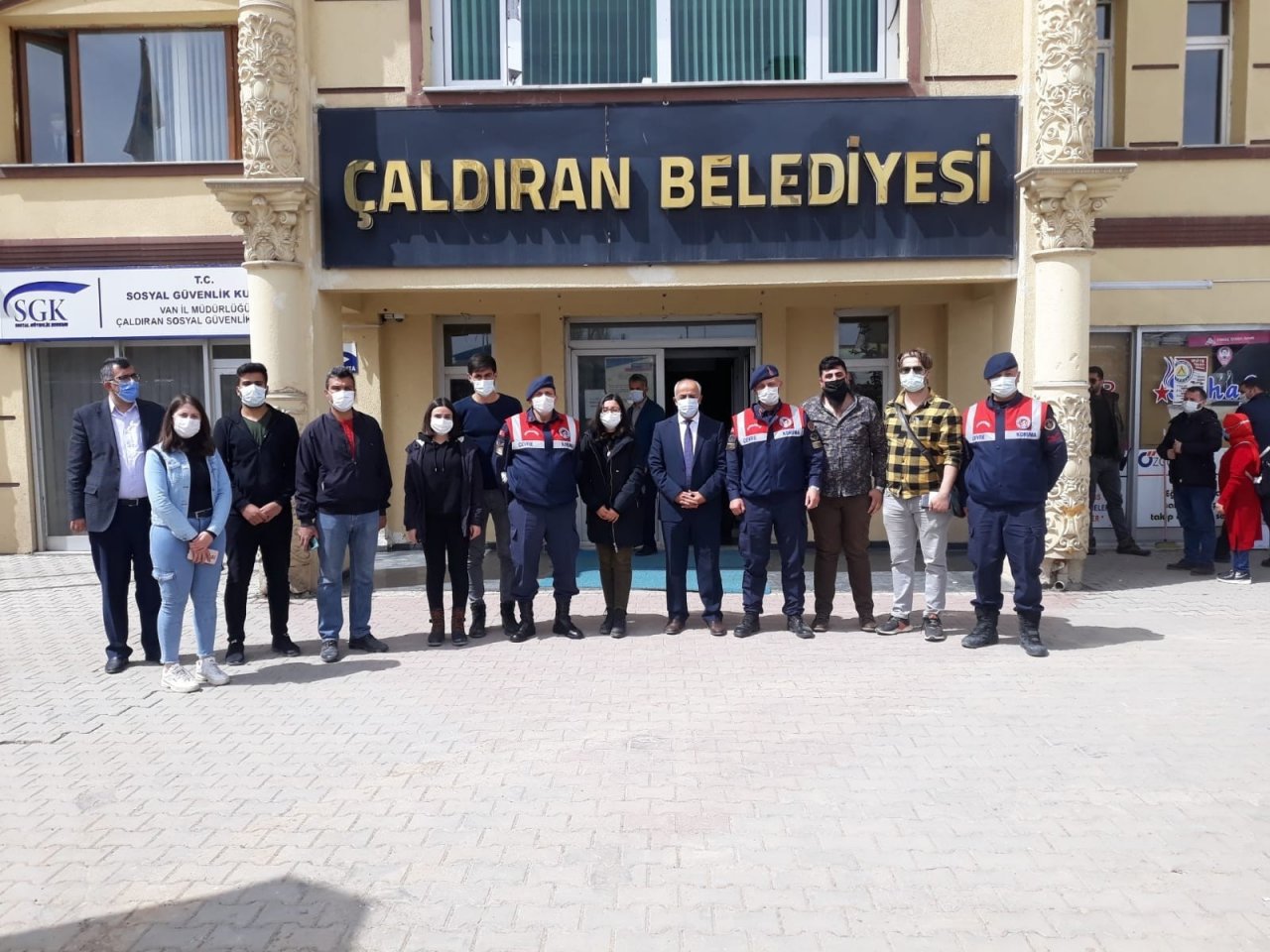 Hayvan Severlerden Kaymakam Ve Başkana Ziyaret