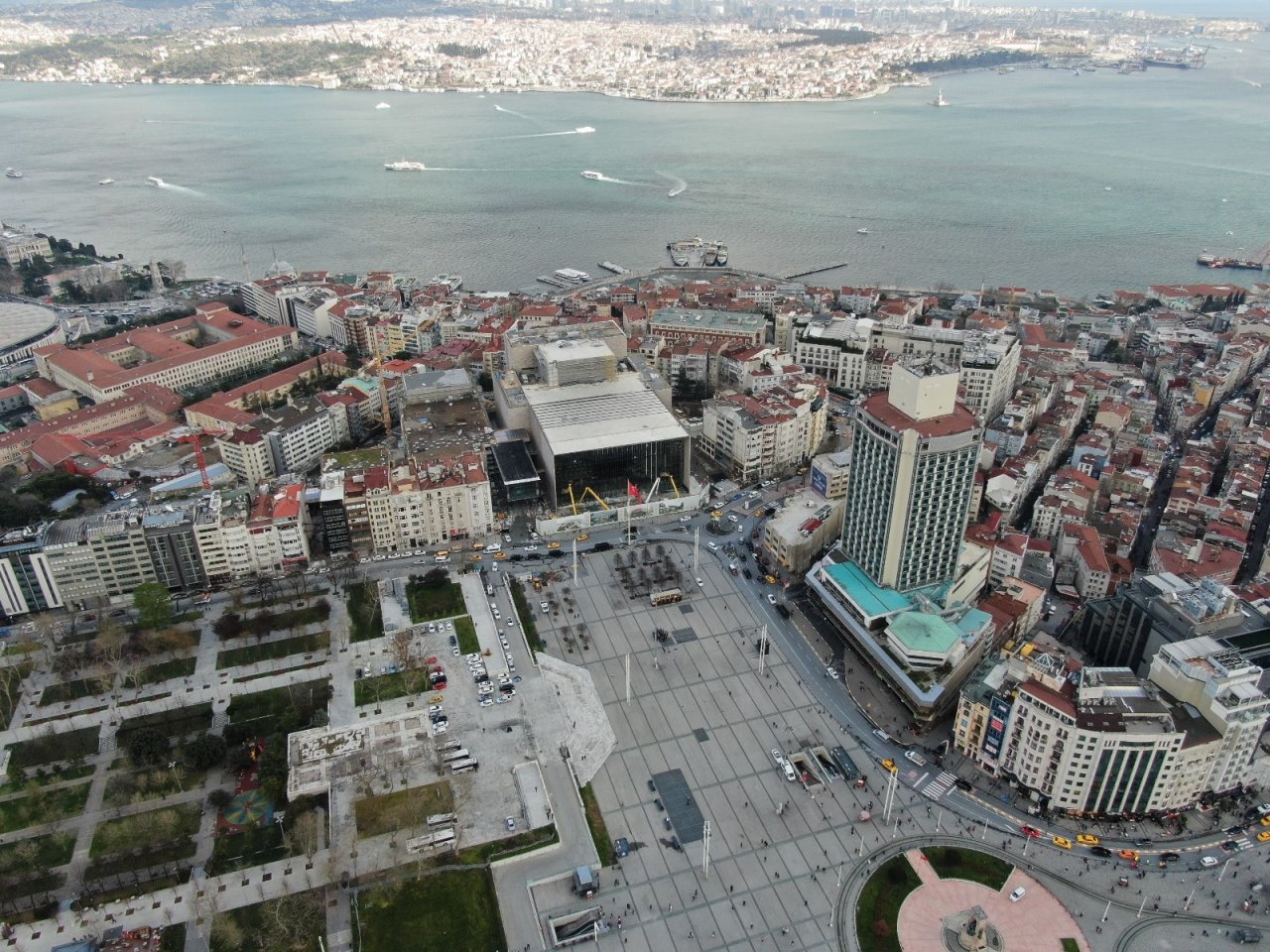 Atatürk Kültür Merkezi’ndeki Dış Cephesi Son Halini Alıyor