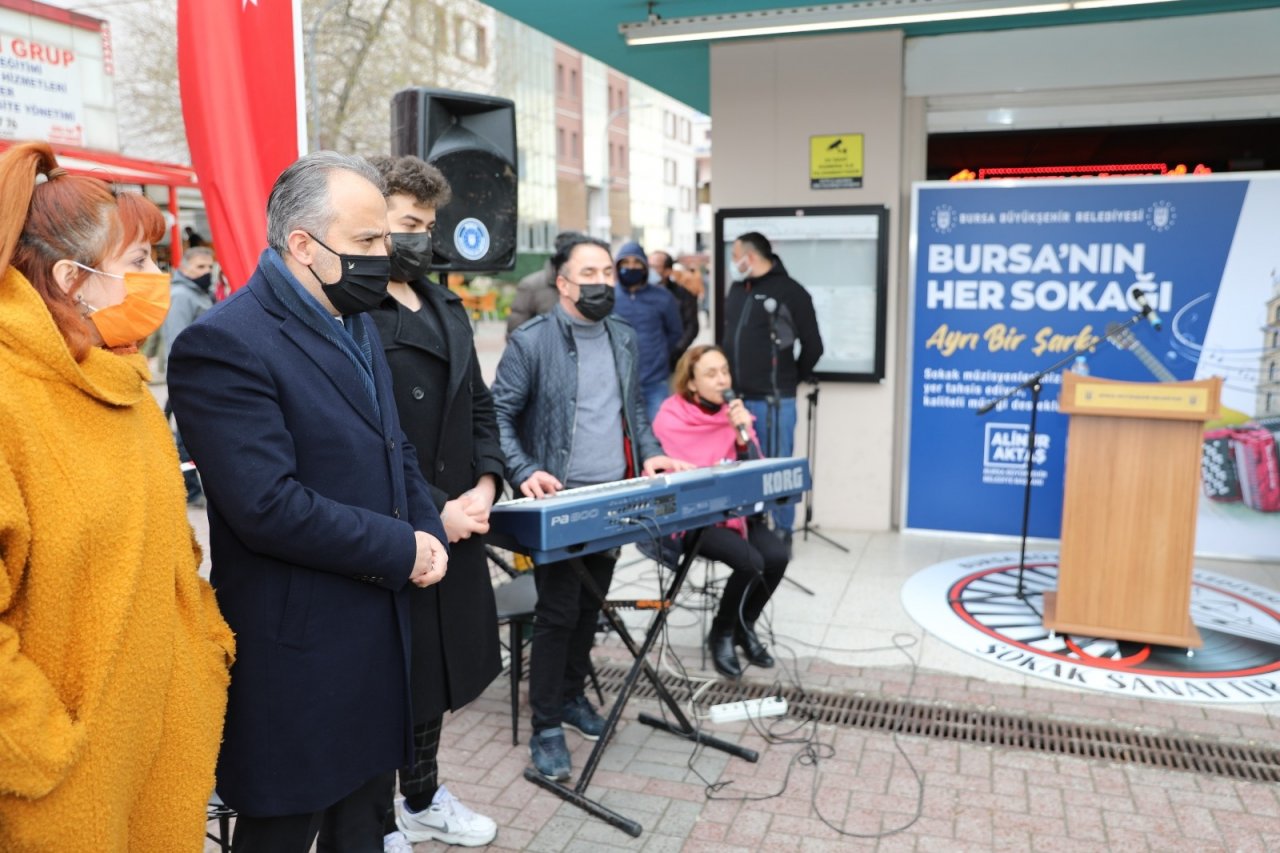 Bursa’da 60 Sokak Müzisyeni Sanata Başladı