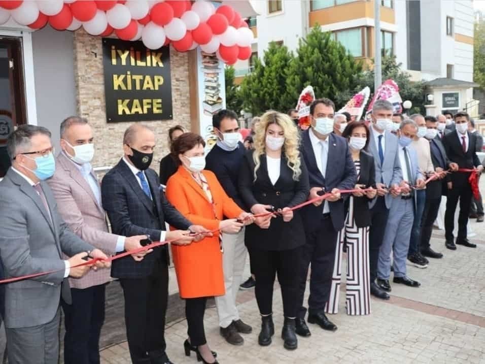 Adana’nın Artık ‘i̇yilik Kitap Kafe’si Var