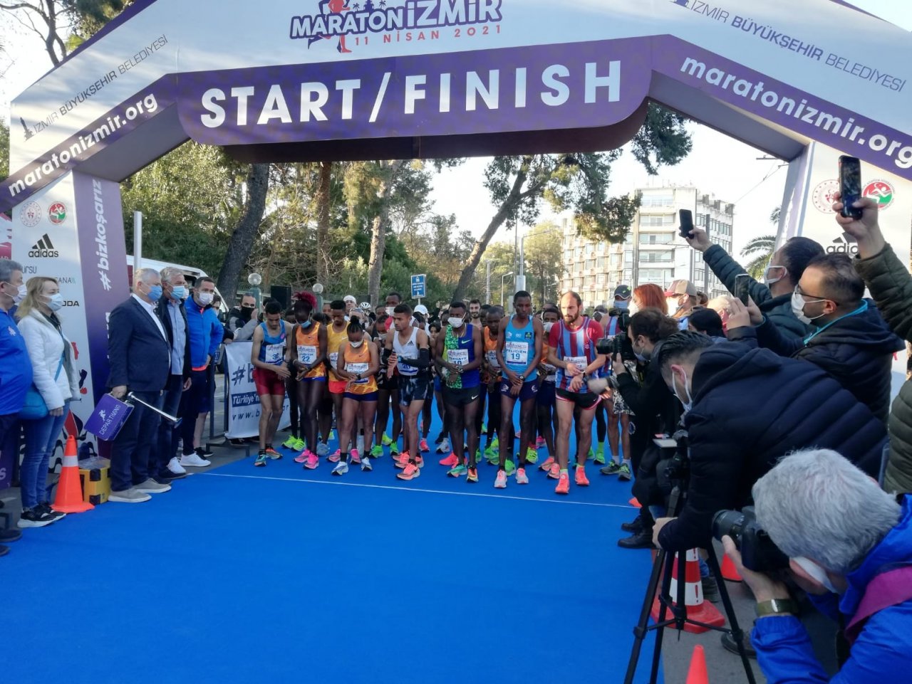 Maratoni̇zmir’de Zorlu Mücadele Başladı