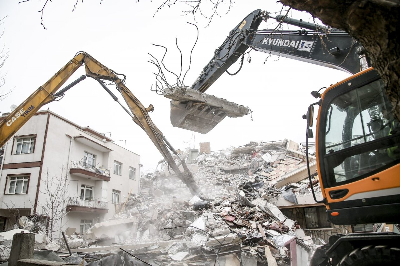 Başkent’te Yıkımı Devam Eden Bina Havadan Görüntülendi