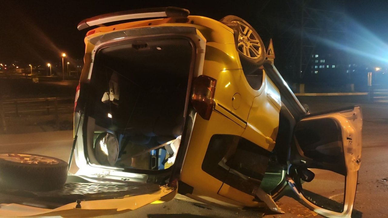 Ticari Taksi Takla Attı, Sürücünün Burnu Bile Kanamadı