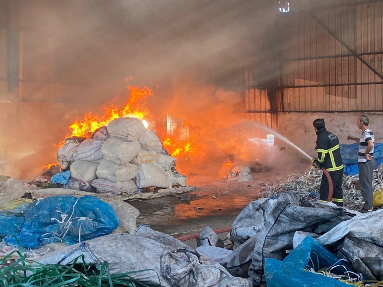 Kırklareli’nde Geri Dönüşüm Fabrikasında Yangın