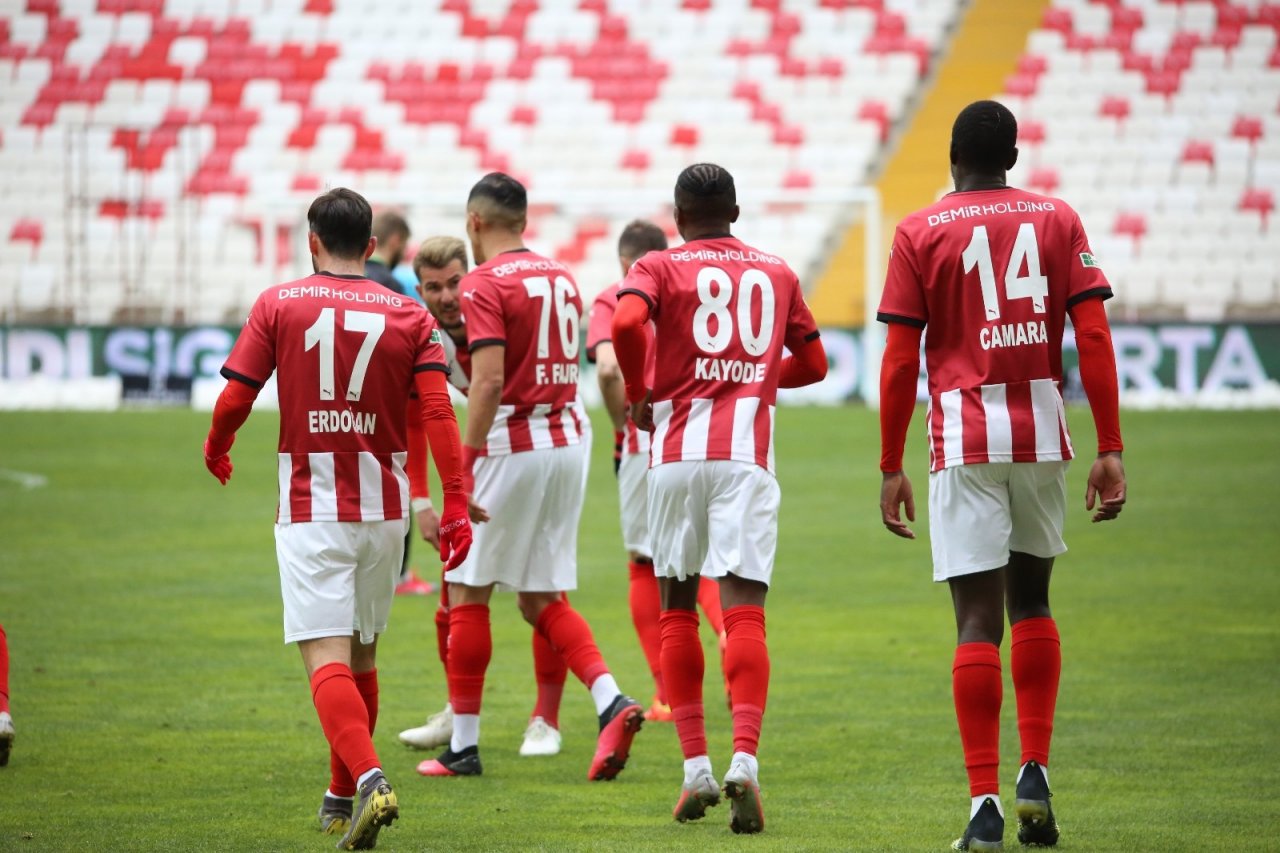 Sivasspor Ligdeki 11. Galibiyetini Aldı