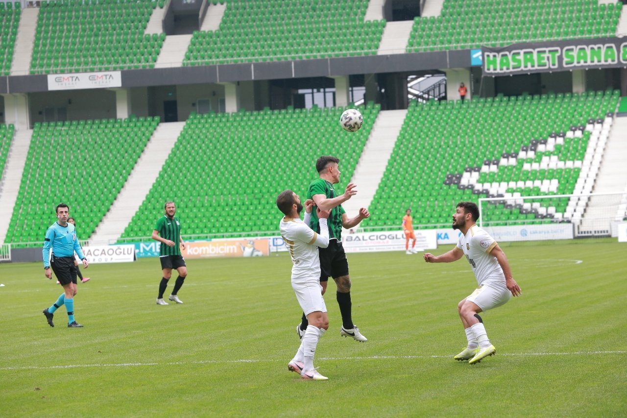 2. Lig: Sakaryaspor: 1 - Bayburt Özel İ̇dare: 2