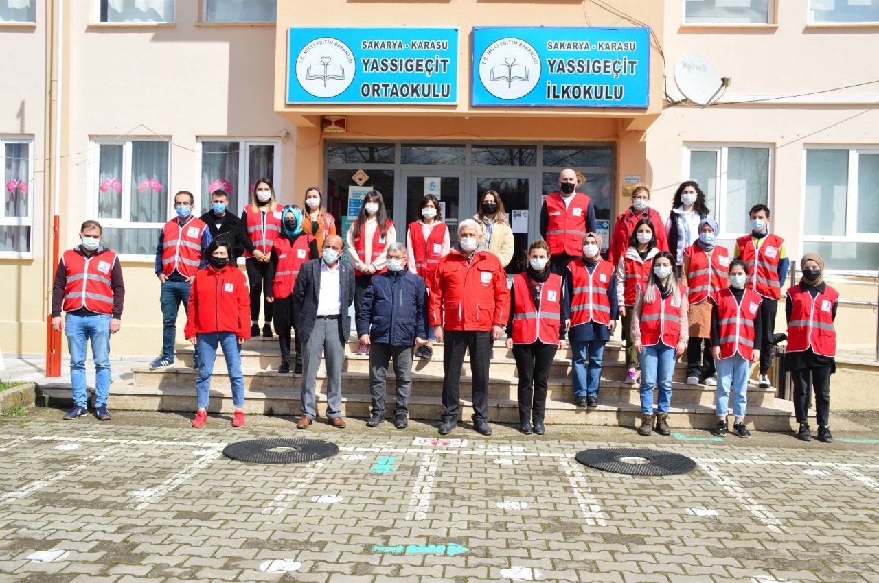 Türk Kızılay Gönüllüleri Minik Öğrencilerin Okulunu Rengarenk Yaptı