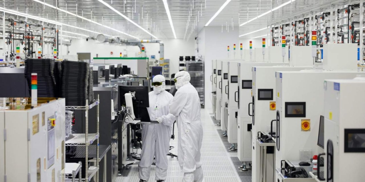 apple-adv-manufacturing-fund-ii-vi-facility-05052021.jpg